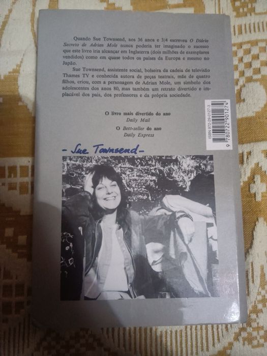 Livro "O diário secreto de Adrian Mole"