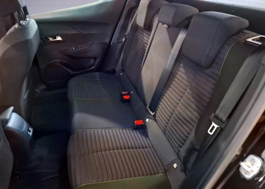 Peugeot e-2008 50 kWh Active