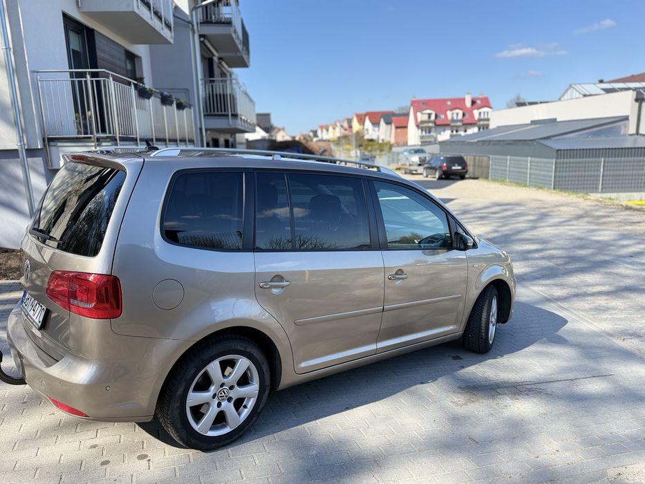 Dwa samochody VW Touran Cup / Life