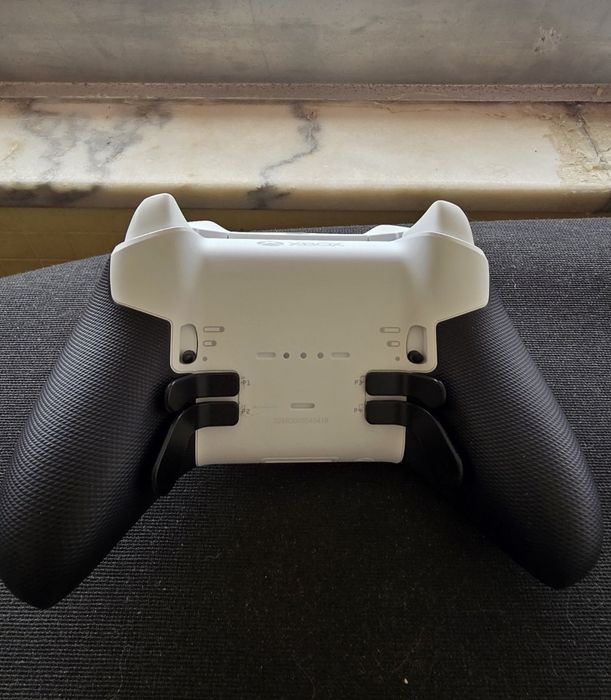 Xbox Series X + 2 comandos + Headphones