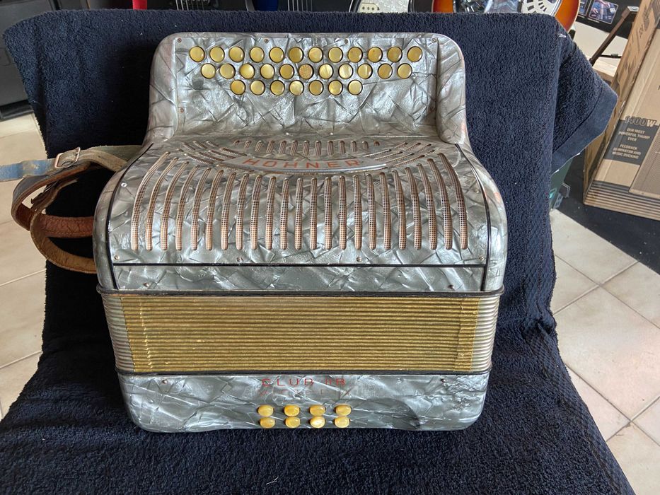 Concertina Hohner muito leve e com som muito bonito