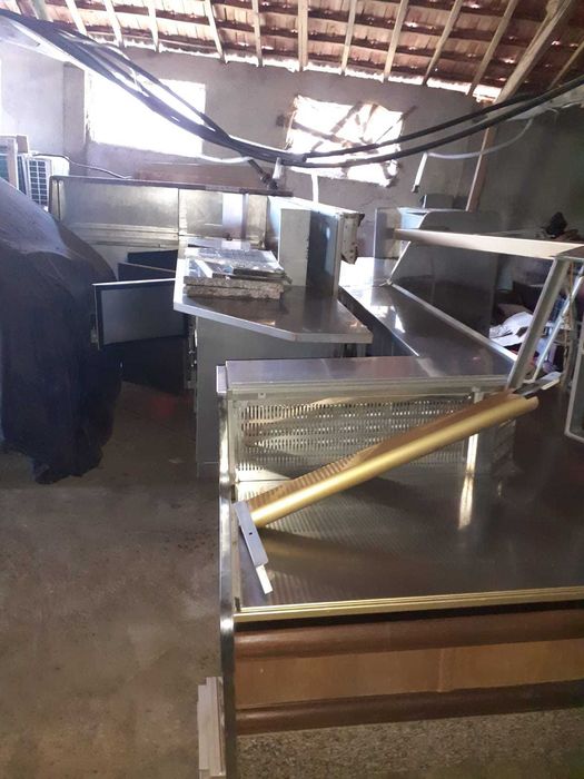 Balcão com vitrine - pastelaria/café