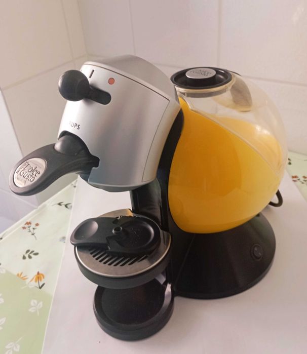Máquina de café DOLCE GUSTO