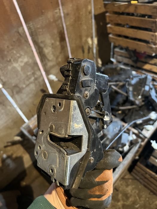 Замок дверей водійський  PL  на БМВ е46 е39 e38 рест до рест