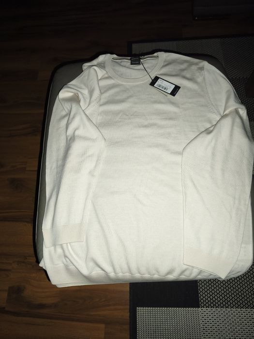 Sprzedam oryginalny sfetr Hugo bossa