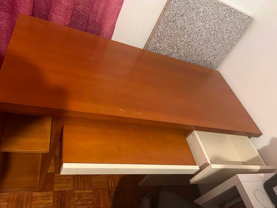 Secretaria e cadeira