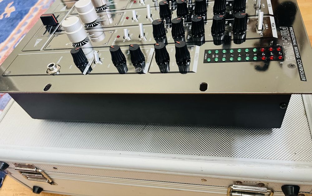 Mesa de mistura Vestax PMC -170 A Rotary