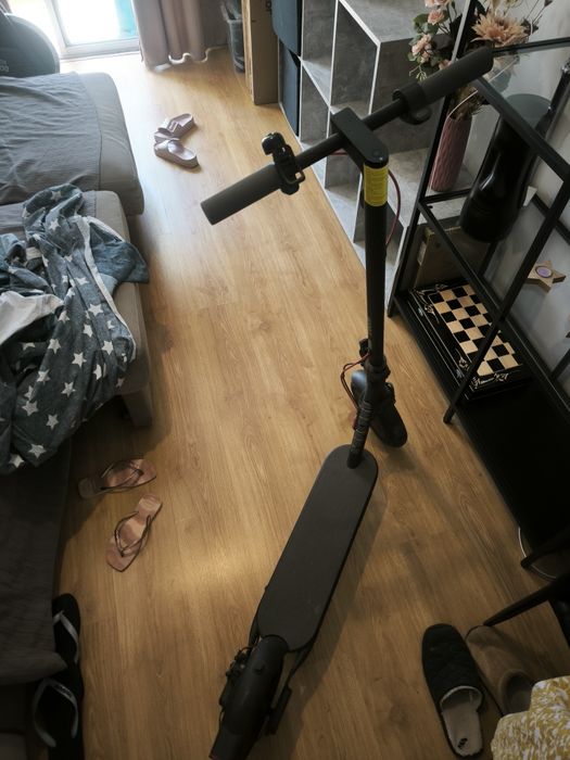 Trotinete Elétrica XIAOMI MI Electric 4 EU (300 W - Autonomia: 35 Km - Preto)