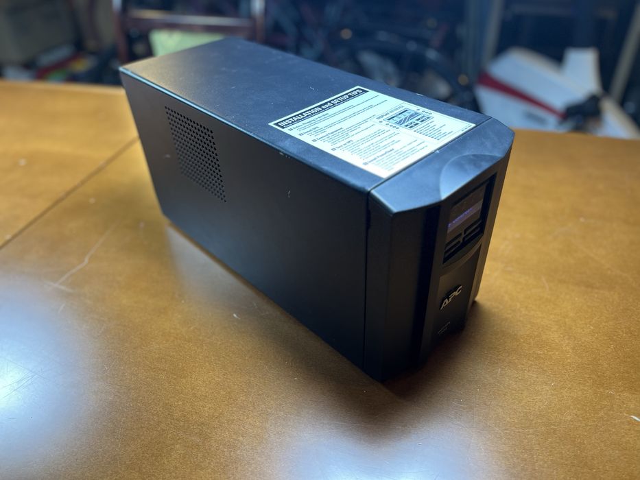 UPS APC Smart UPS 1000 SMT1000i.