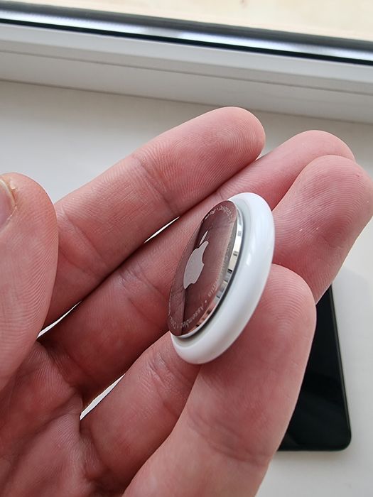 Apple AirTag трекер, мітка