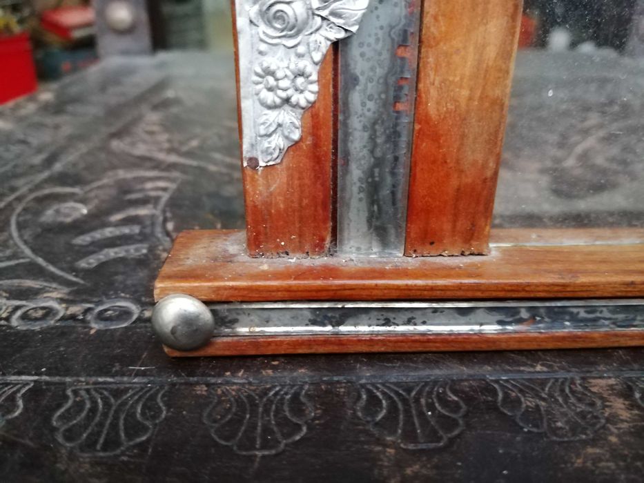 moldura antiga em madeira , metal e vidro , ler anuncio