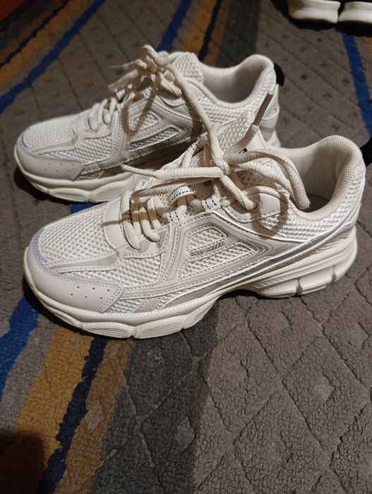 Кросівки жіночі весняні