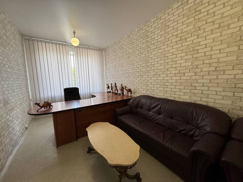 Офіси з ремонтом і меблями по 17 м2 за 3000 грн плюс світло