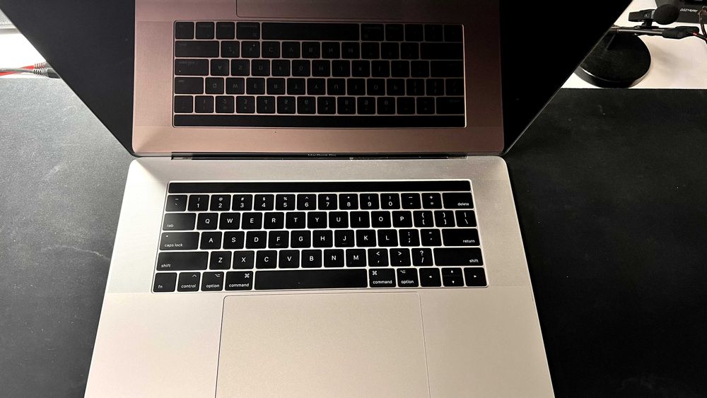 Apple MacBook Pro 15” A1707 16gb 512gb Touchbar