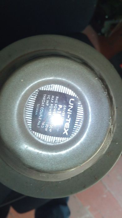 2 colunas exterior e amplificador;  tipo megafone 300W