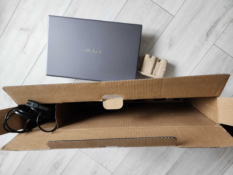 2020 ASUS VivoBook 15.6 FHD F512D Ryzen 3200U3.5GHz 8GB DDR4 128GB SSD