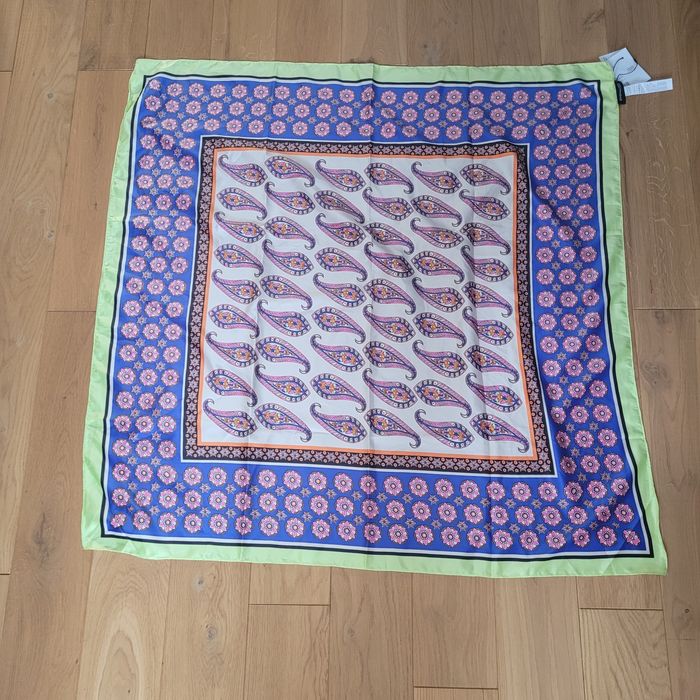 Nowa wzorzysta chusta Even&Odd