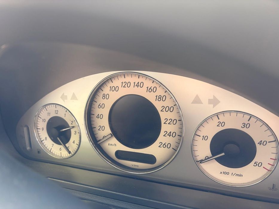 Mercedes-Benz Avantgarde E 220 CDI Automático | 2006 | Preto | 280.000 km | Muito estimado