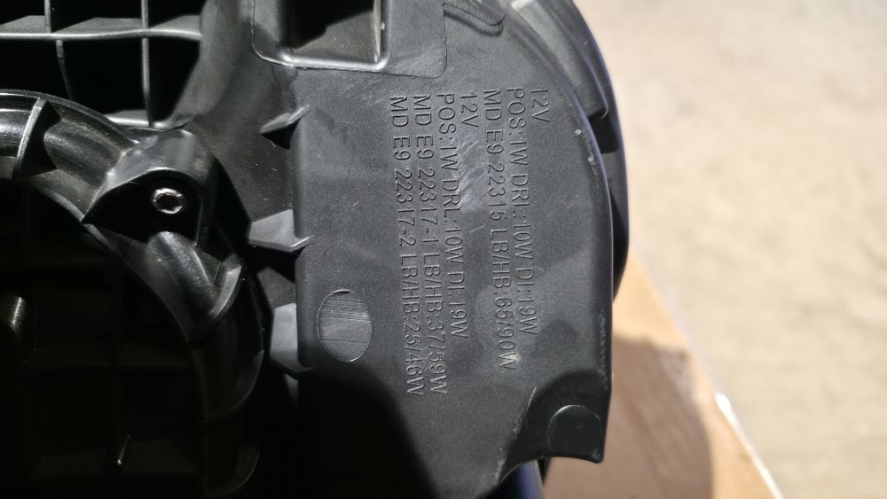 Продам левую фару Porsche Taycan Matrix PDLS+