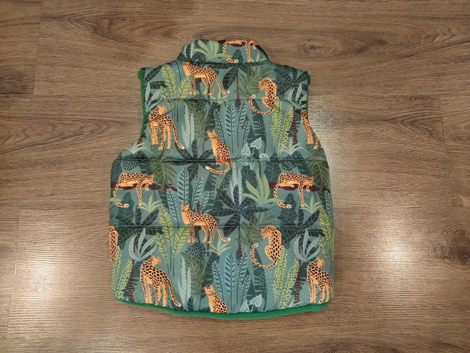 Продам безрукавку нова