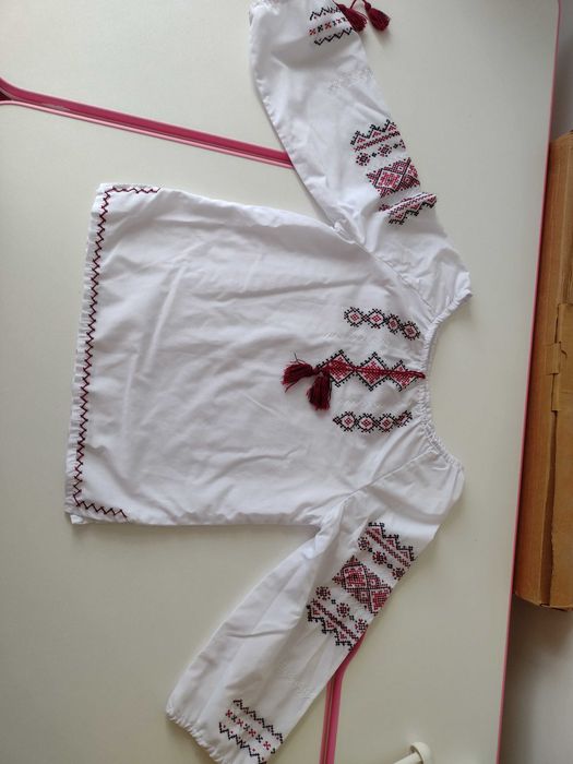 Вишиванка на дівчинку