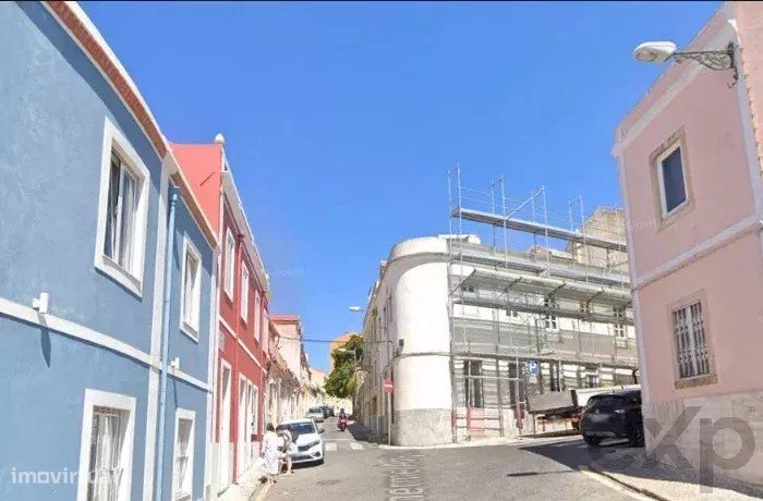 Vende-se apartamento T1+1 em Campo de Ourique