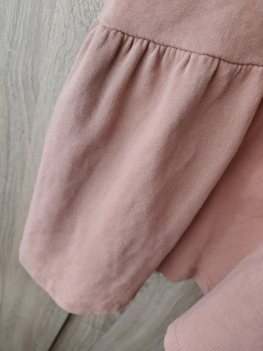 Sukienka dresowa z falbanką