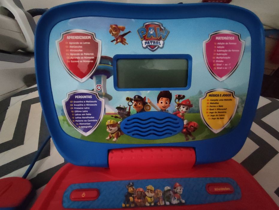 Patrulha Pata: carros, computador e autocarro