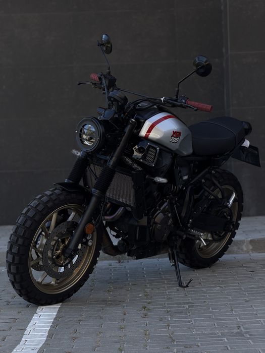 YAMAHA XSR 700 - Impecável!
