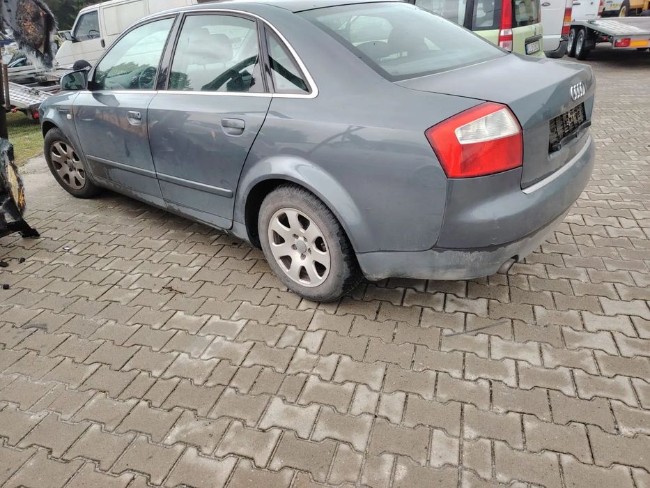 klapa lampa cwiartka błotnik tył zderzak audi a4 b6 sedan części