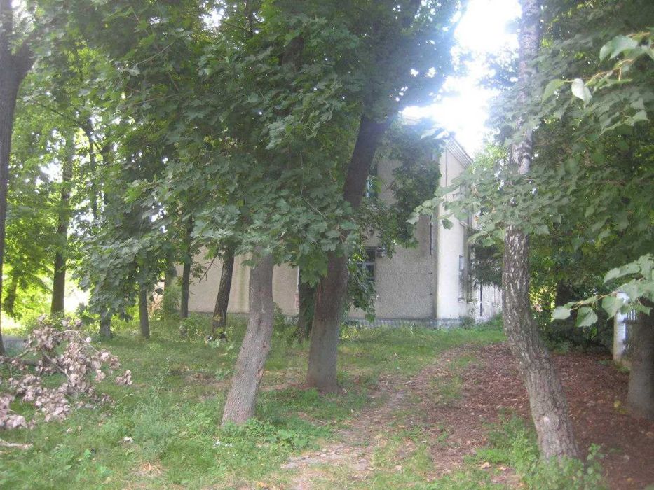 Комерційна нерухомість: адмінбудівлі, гараж, прохідна | Продаж