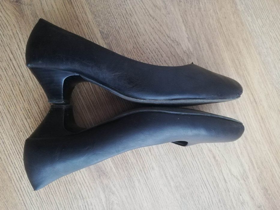 Czarne czółenka buty damskie na niskim obcasie wyściółka ze skóry