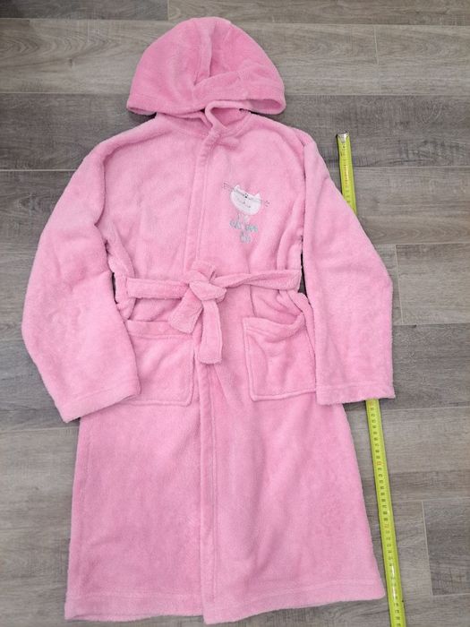 Продаю джинсовую куртку и халат на 8 лет