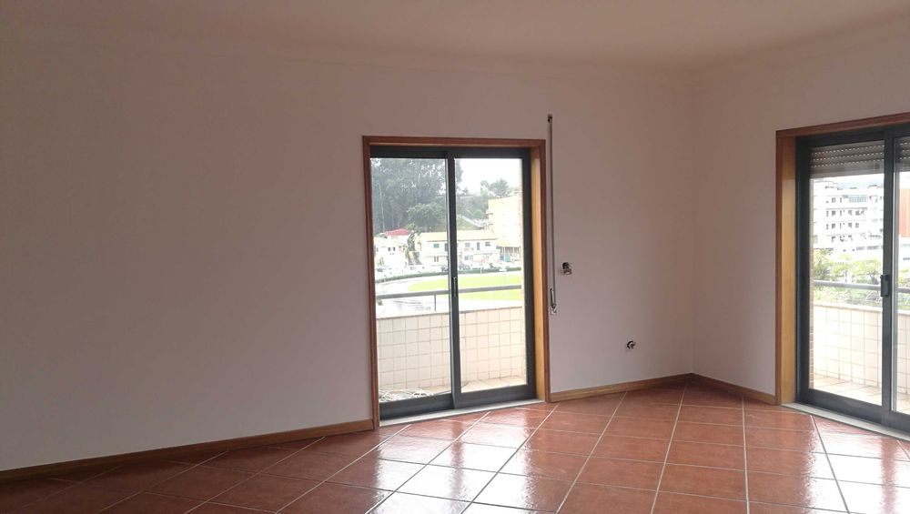 Trolha e Pintor assentamento de azulejo tijoleira e pintura