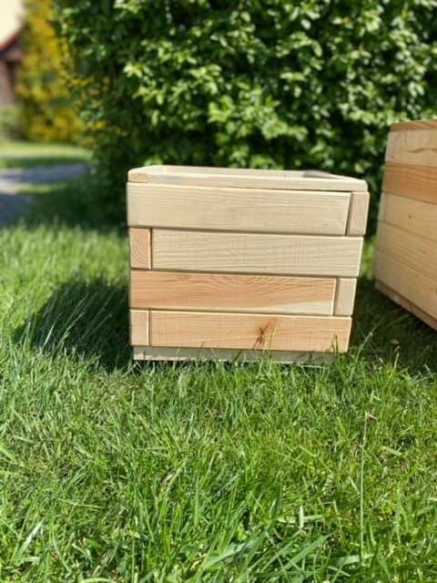 Drewniane donice ogrodowe