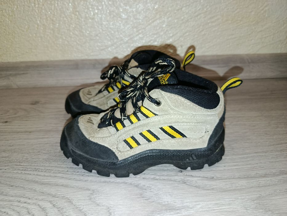 Кросівки для хлопчика 26 розміру