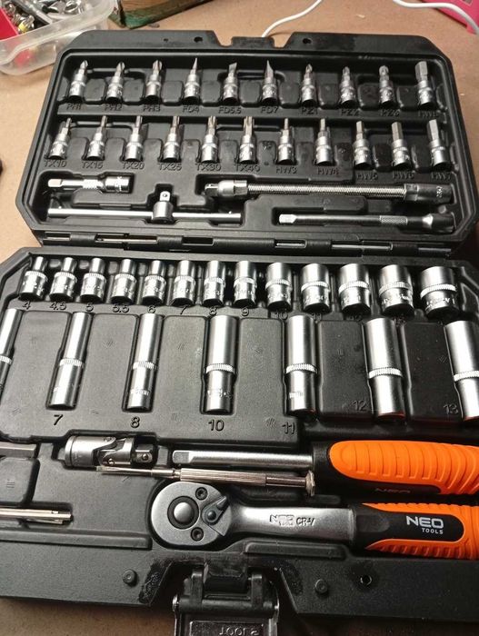 Klucze nasadowe 1/4" NEO TOOLS 55 elementów walizka