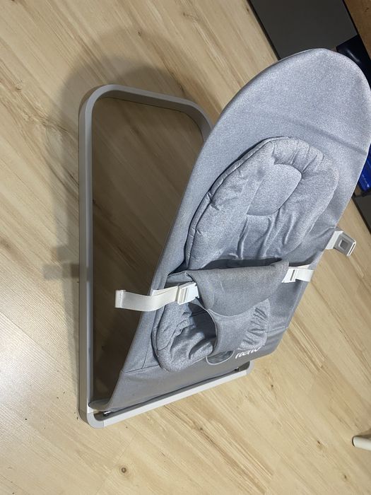 Leżaczek bujaczek neno chiaro szary