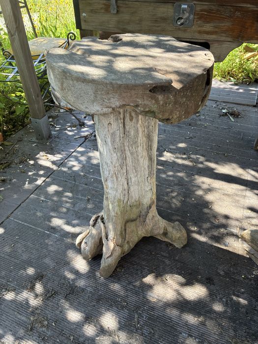 Conjunto rústico de jardim em madeira maciça (mesa + 2 bancos)