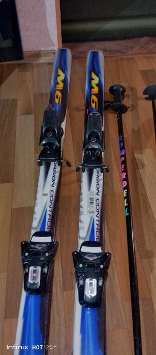 комплект чоботи лижні та лижі