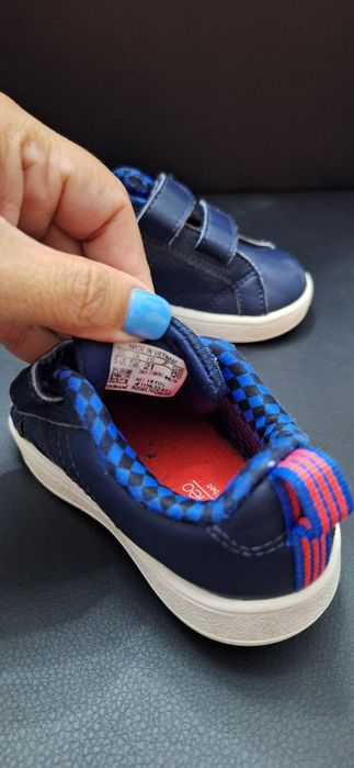 Ténis Adidas tamanho 21