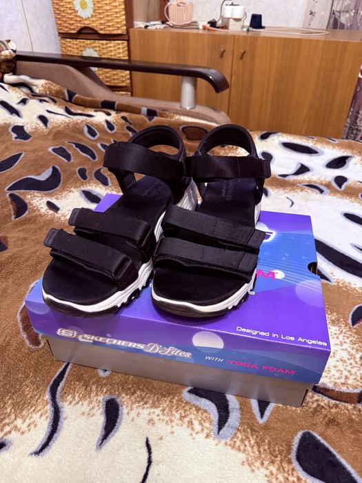 Жіночі спортивні босоніжки