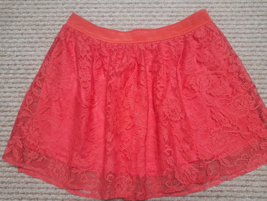 Koronkowa spódniczka Stradivarius r. M koralowa