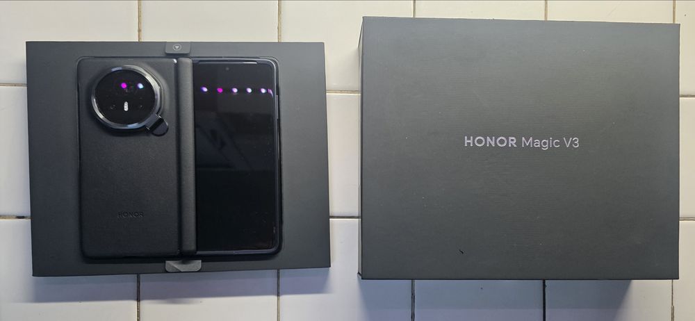 HONOR Magic V3 em excelentes condições, bem estimado. Com caixa e todos os  acessórios.