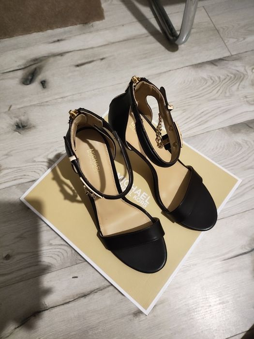 Sandały na obcasie Michael Kors 37