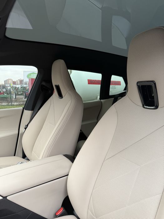 Єлектромобіль IX 2023