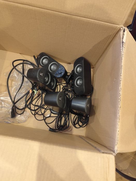 Conjunto colunas com buffer Logitech x- 530