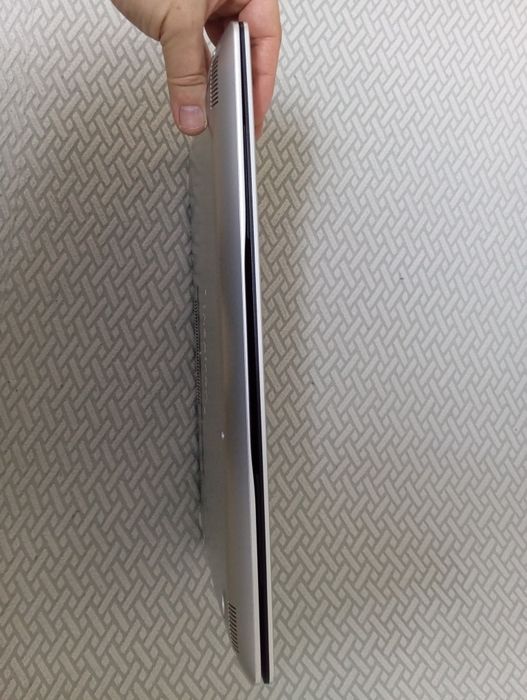 Ноутбук Dell Inspiron 3585 В хорошому стані. Акумулятор тримає до 3х г