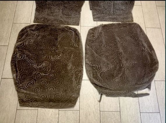 Продаються.Чохли універсальні.