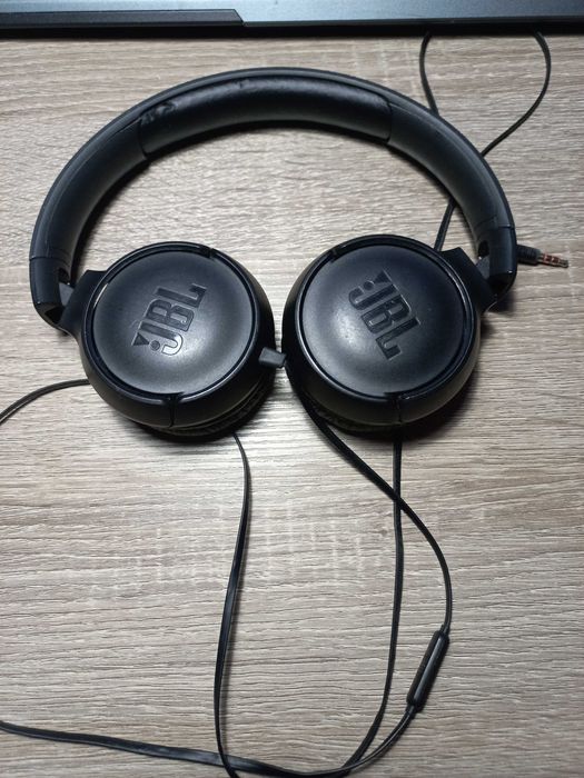 Słuchawki JBL przewodowe – sprawne, drobna wada